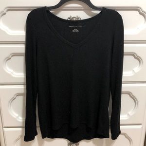 American Eagle Black Long-Sleeved Shirt